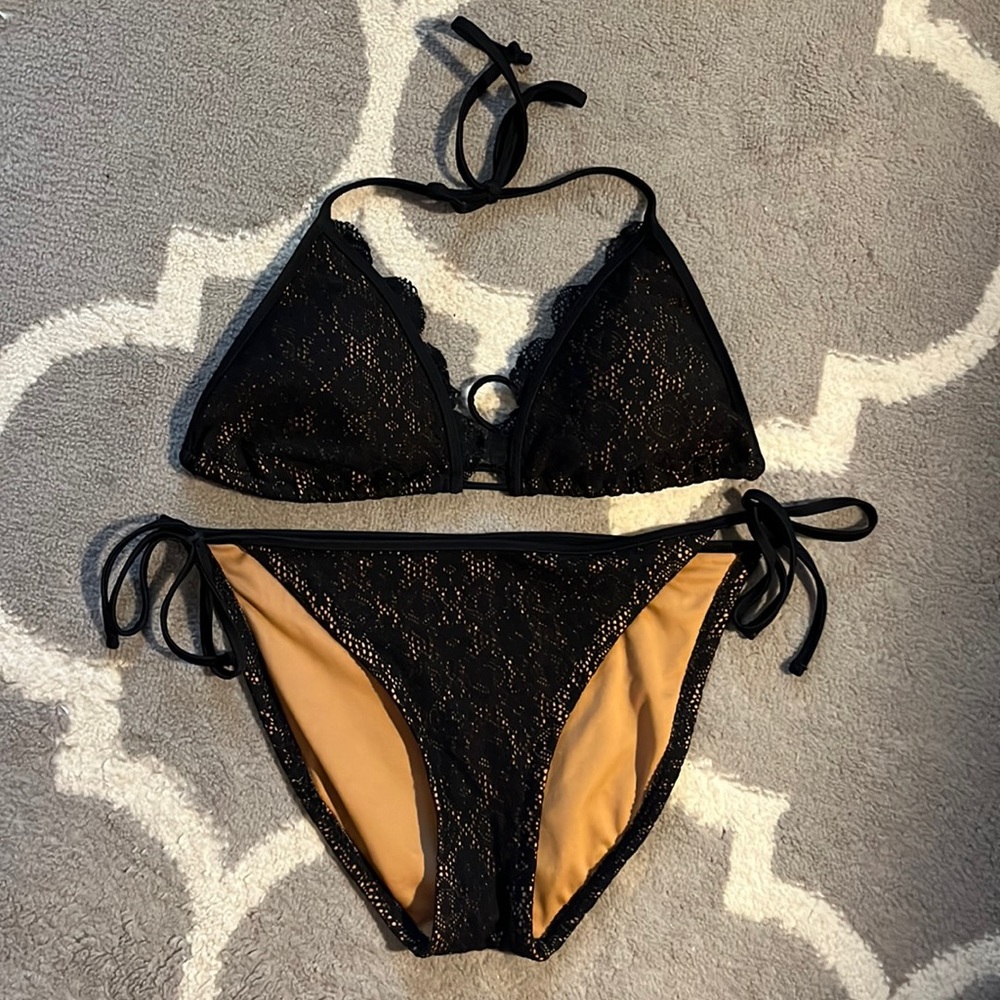 Black lace string bikini